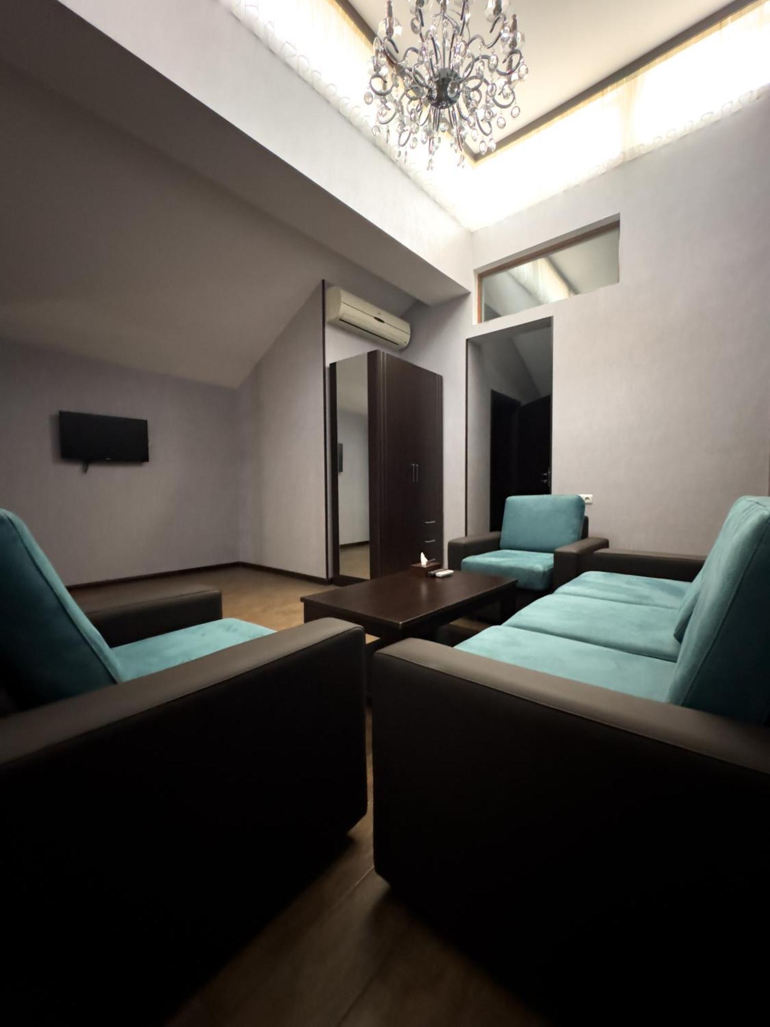 Eridana Hotel 예레반 외부 사진