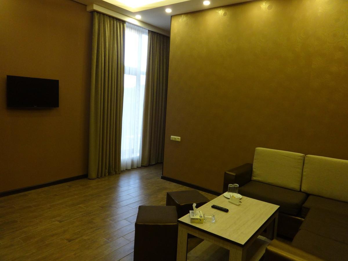 Eridana Hotel 예레반 외부 사진